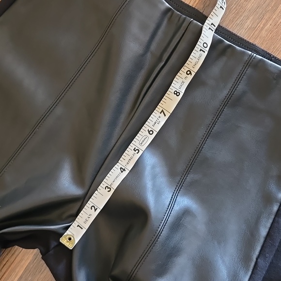 Ann Taylor Faux Leather leggings in black size 4 - Picture 8 of 10